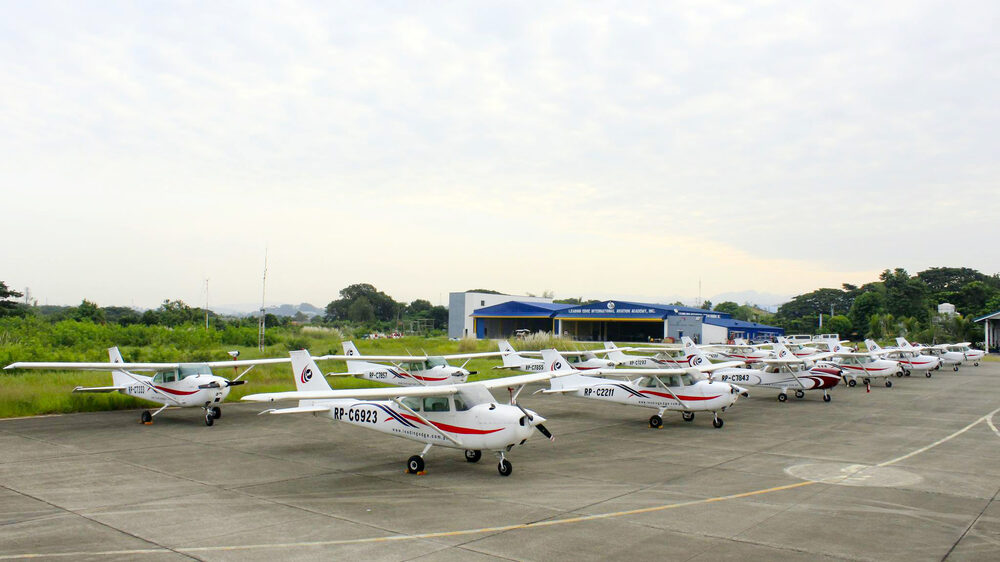 LEIAAI Cessna 172 fleet lined up on the ramp